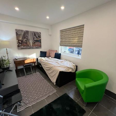 Modern Flat In Central Egham By Windsor Castle, Staines-Upon-Thames And Heathrow Airport Exterior foto