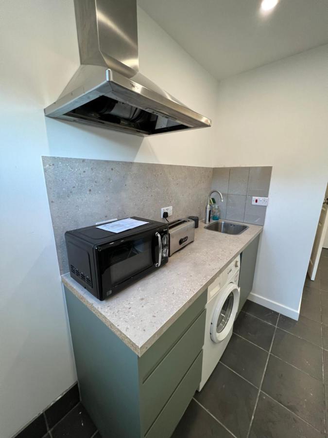 Modern Flat In Central Egham By Windsor Castle, Staines-Upon-Thames And Heathrow Airport Exterior foto
