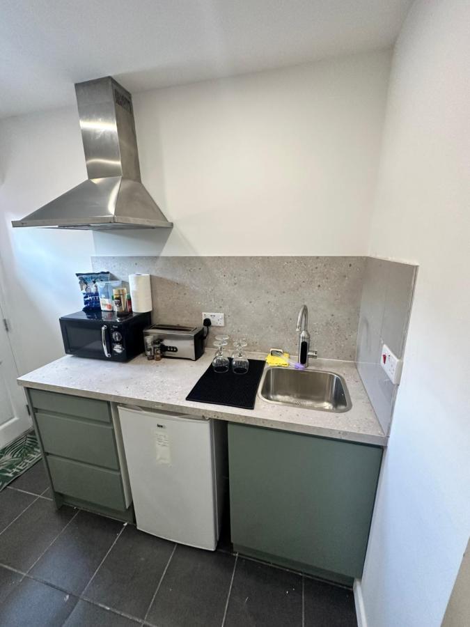 Modern Flat In Central Egham By Windsor Castle, Staines-Upon-Thames And Heathrow Airport Exterior foto