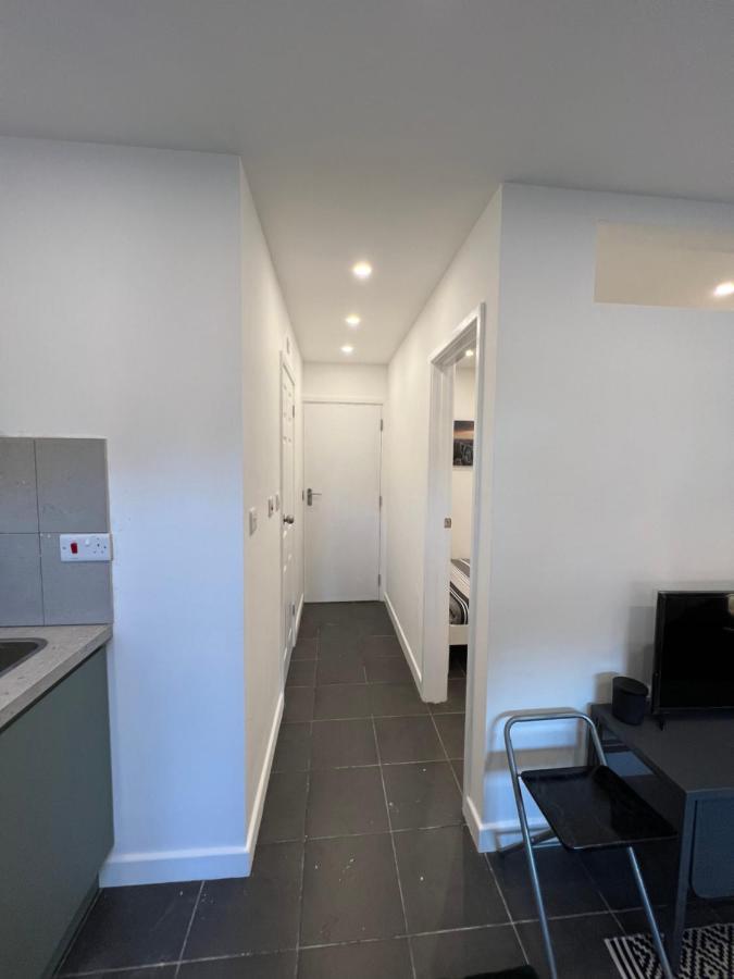 Modern Flat In Central Egham By Windsor Castle, Staines-Upon-Thames And Heathrow Airport Exterior foto